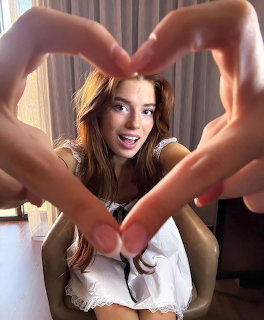 Hannah Stein Heart Gesture