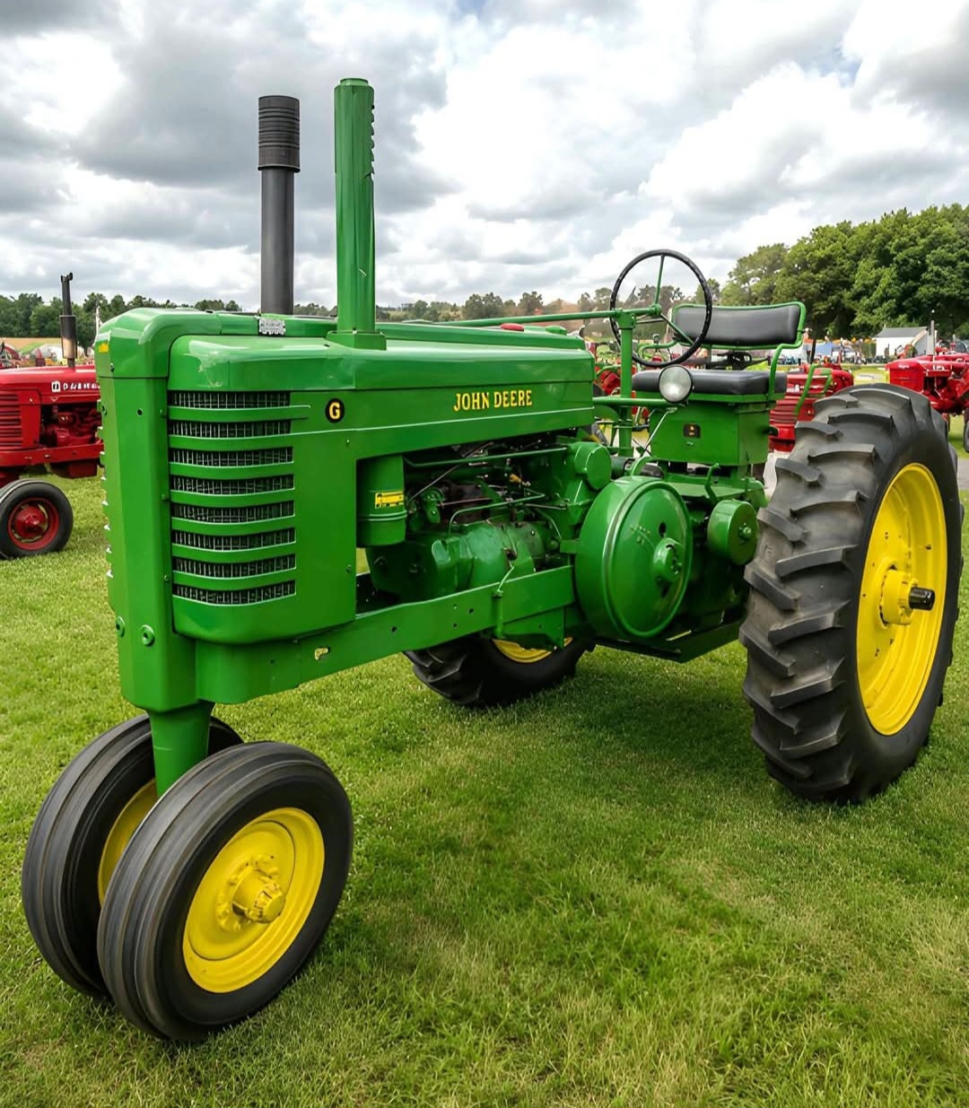 Restored 1949 John Deere G vintage farm tractor in green and yellow