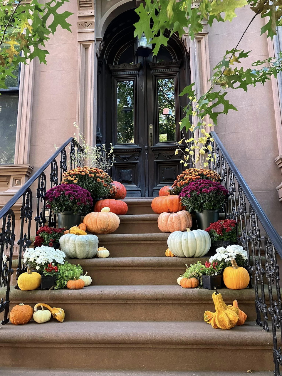 Halloween Pumpkin Stoop Decor