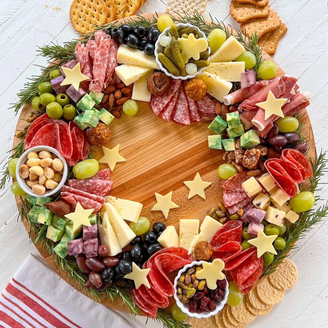 Christmas Charcuterie Wreath Board