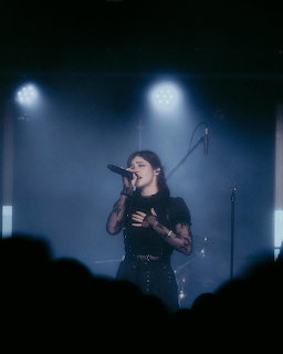 Chrissy Costanza Singing