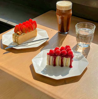 Raspberry Cakes and Coffee