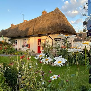 Thatched Cottage with Garden