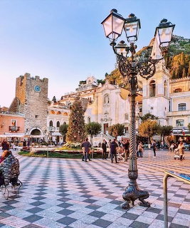 Taormina Piazza