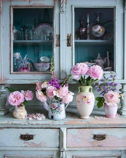 Shabby Chic Cabinet Roses