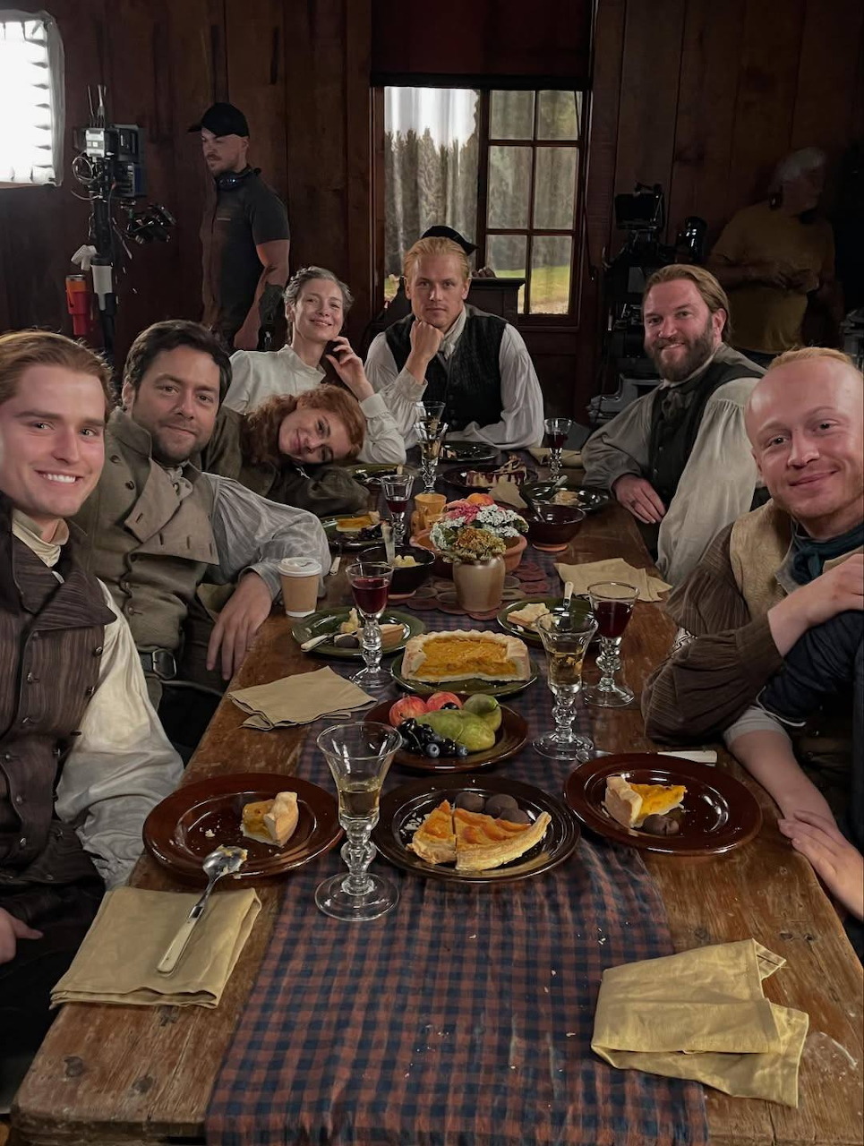 Behind-the-scenes photo of Outlander cast and crew at Fraser Ridge set