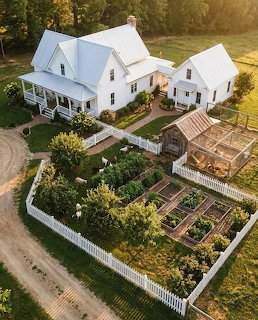 White Farmhouse Garden