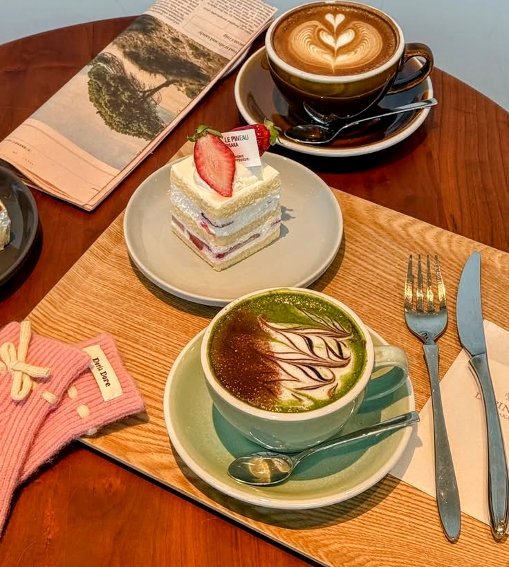 Latte Art Strawberry Cake Matcha
