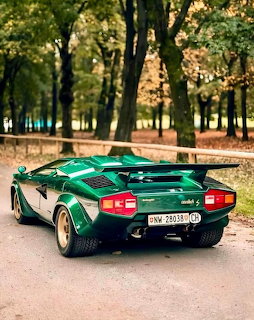 Lamborghini Countach LP400S