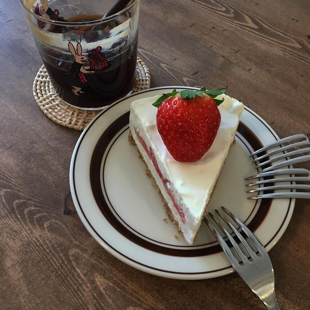 Iced Americano and Strawberry Shortcake