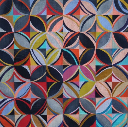 Circular jigsaw arrangement with play symbol in the center
