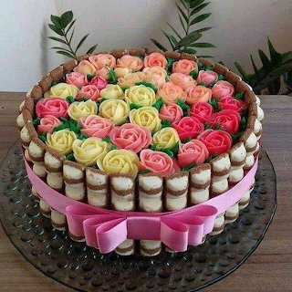 Rose Decorated Cake with Wafer Rolls