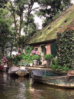 Giethoorn Canal Cottage