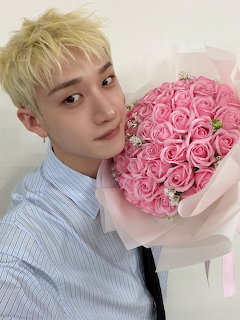 Bang Chan Pink Rose Bouquet