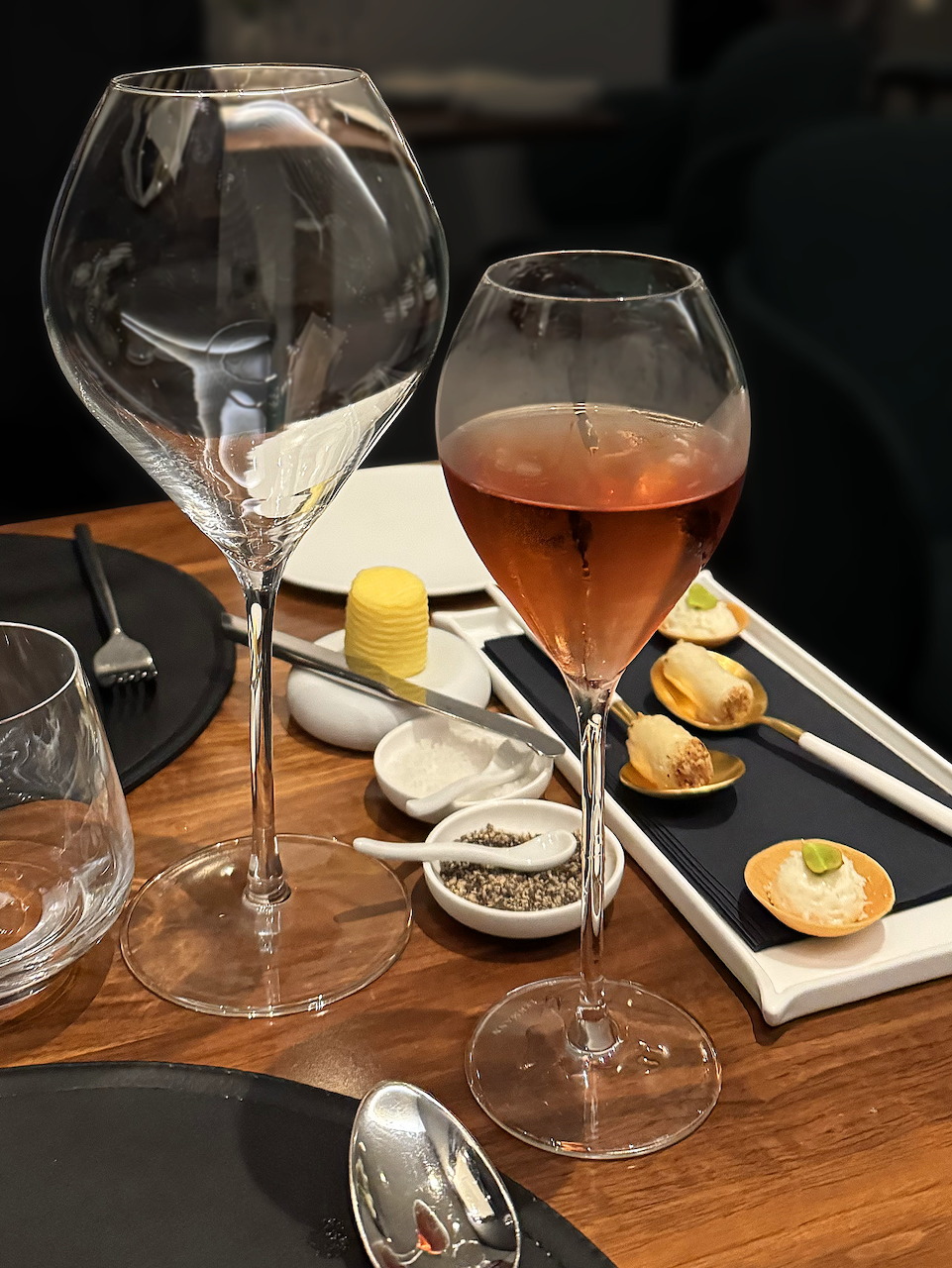 Restaurant Table Wine Glasses