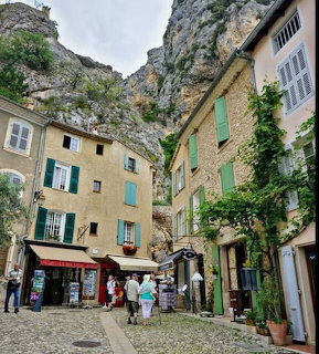 Moustier Ste Marie Village