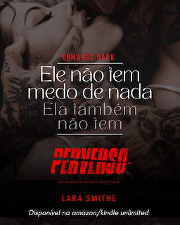 Dark romance book cover showing intimate couple in black and white with Portuguese text overlay