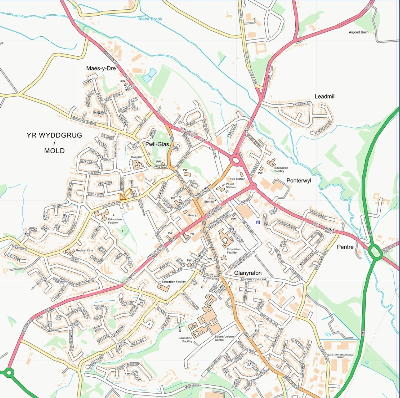 Street map of Yr Wyddgrug and Mold with labeled roads and surrounding areas