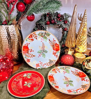 Vintage Christmas Plates Decor