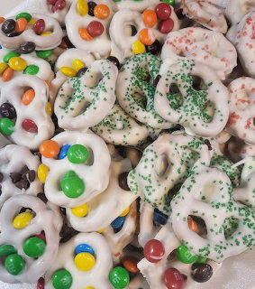 Christmas Chocolate Pretzels