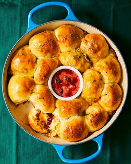 Pull-Apart Dinner Rolls with Dip