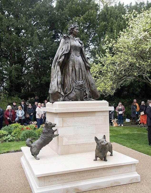Queen Elizabeth II Bronze Memorial