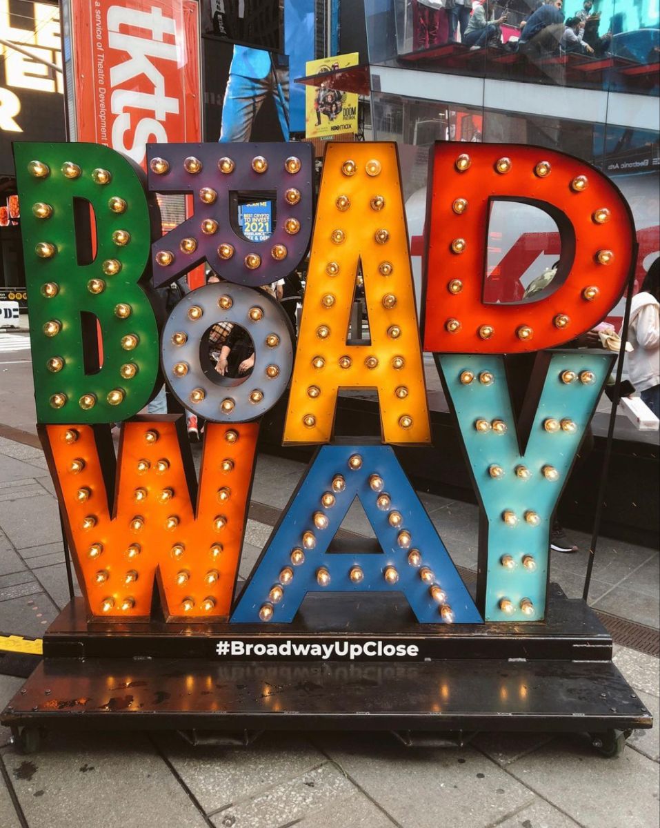 Broadway sign