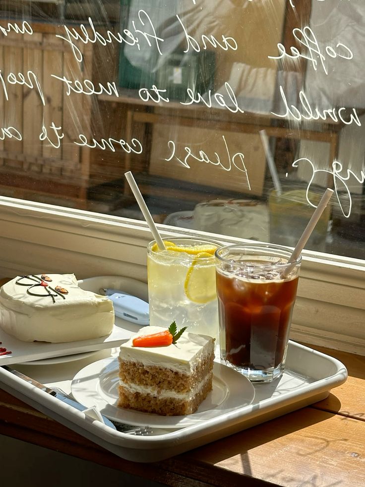 Seoul Café Drinks and Cake