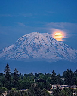 Mountain Moonrise at Dusk