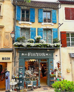 Fiston Shop Blue Shuters
