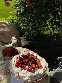 Pavlova Cake With Fresh Berries