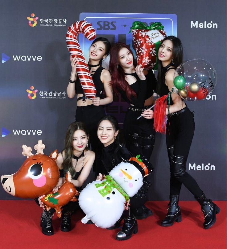Itzy K-pop group members posing together in a promotional photo