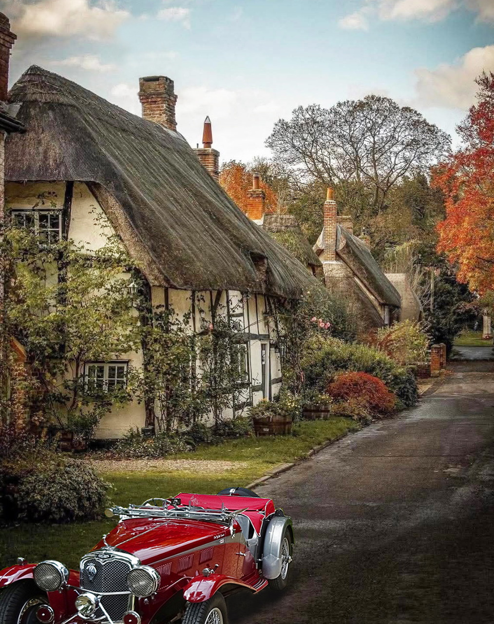 Thatched Cottage Village Vintage Car