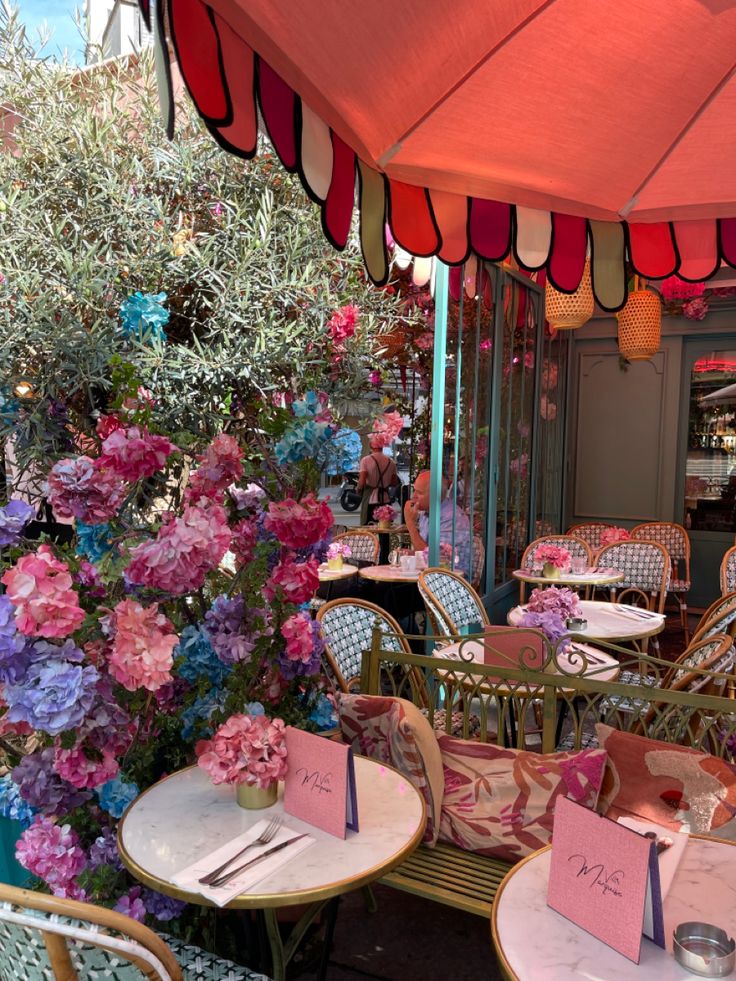 Cute Paris Cafe
