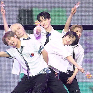K-pop Group Stage Performance