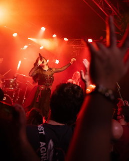 Female Singer Live