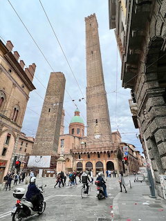 Bologna Two Towers Piazza