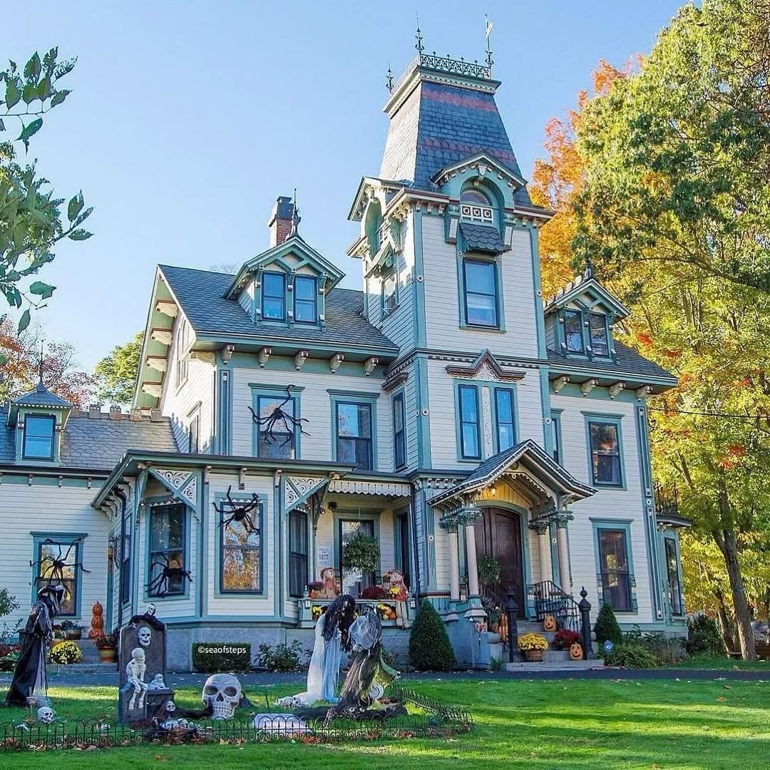 Victorian Mansion Halloween Decorations