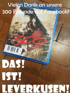 Blu-ray case of the movie 300 on a wooden table with German text overlay