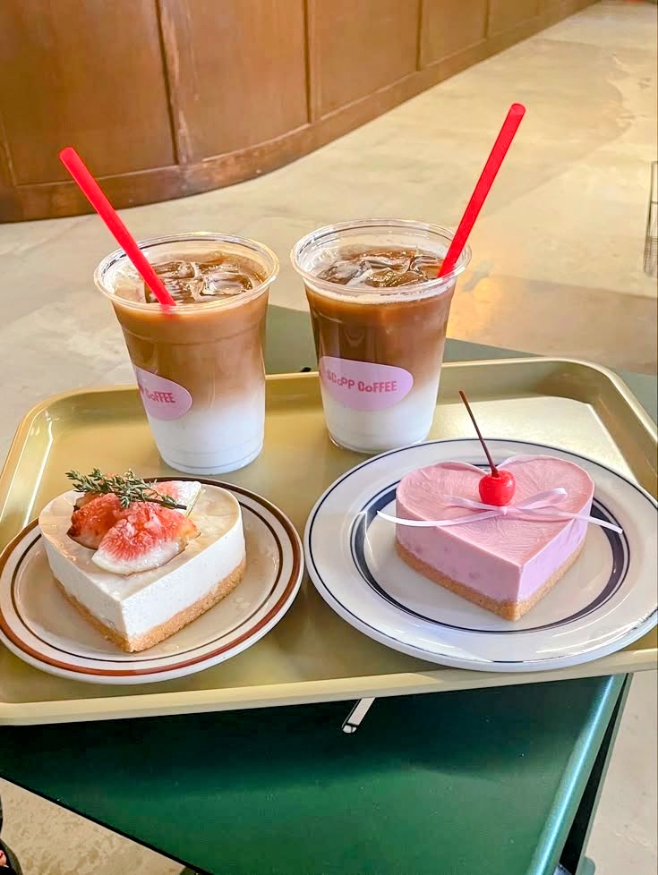 Iced Lattes and Cafe Cakes