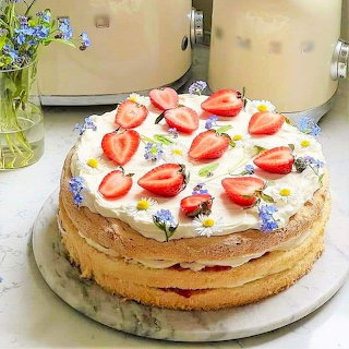 Strawberry Cream Cake