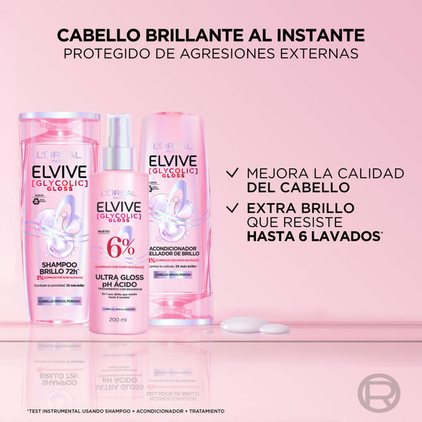 Three pink shampoo and conditioner bottles on a pastel pink background with Spanish text