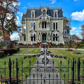 Silas-Robbins Mansion