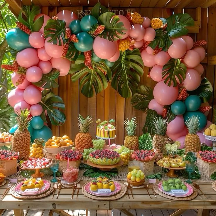 Tropical Party Table Decor