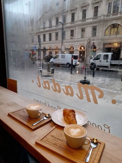 Cafe Latte Art Croissant