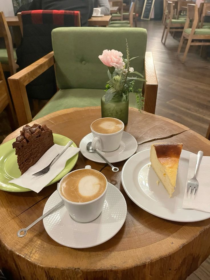 Two coffee cups on a table during a coffee date