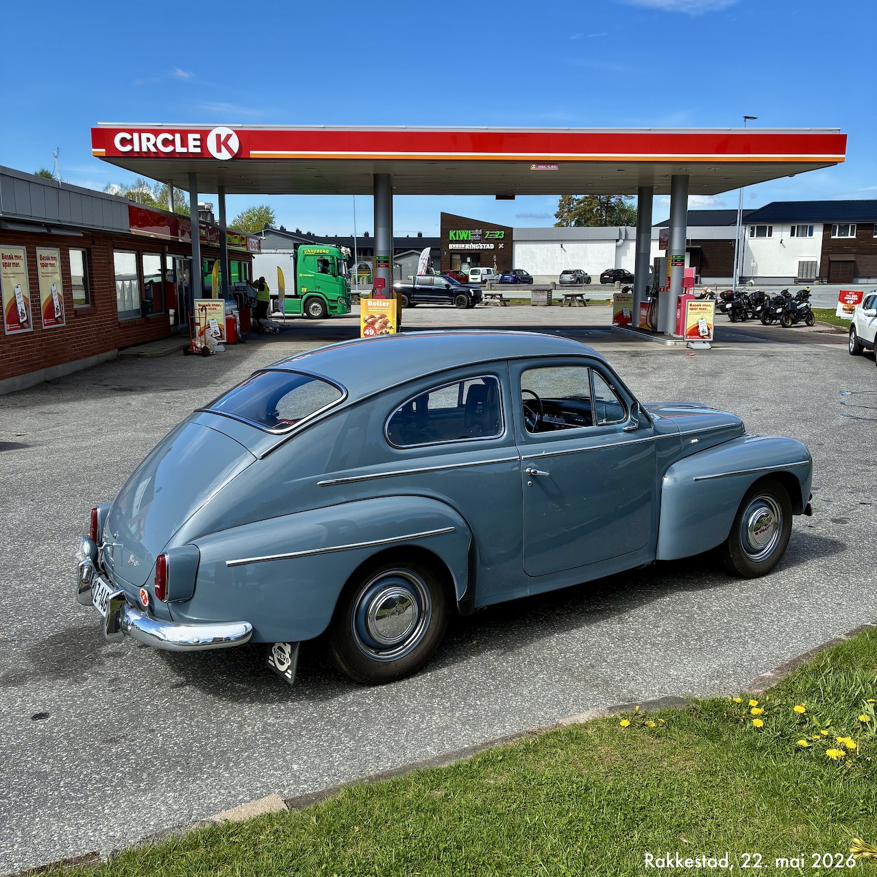 Vintage blue Volvo car parked at Circle K gas station