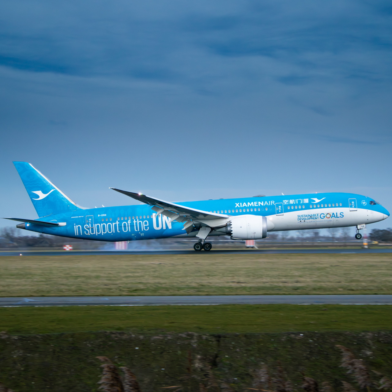 Xiamen Airlines Boeing 787