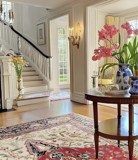 Elegant Home Foyer Staircase