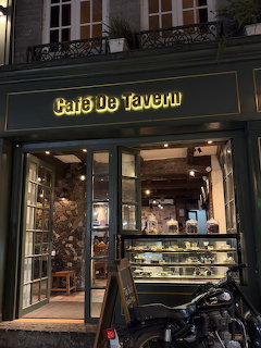 Café De L'Avenir Storefront